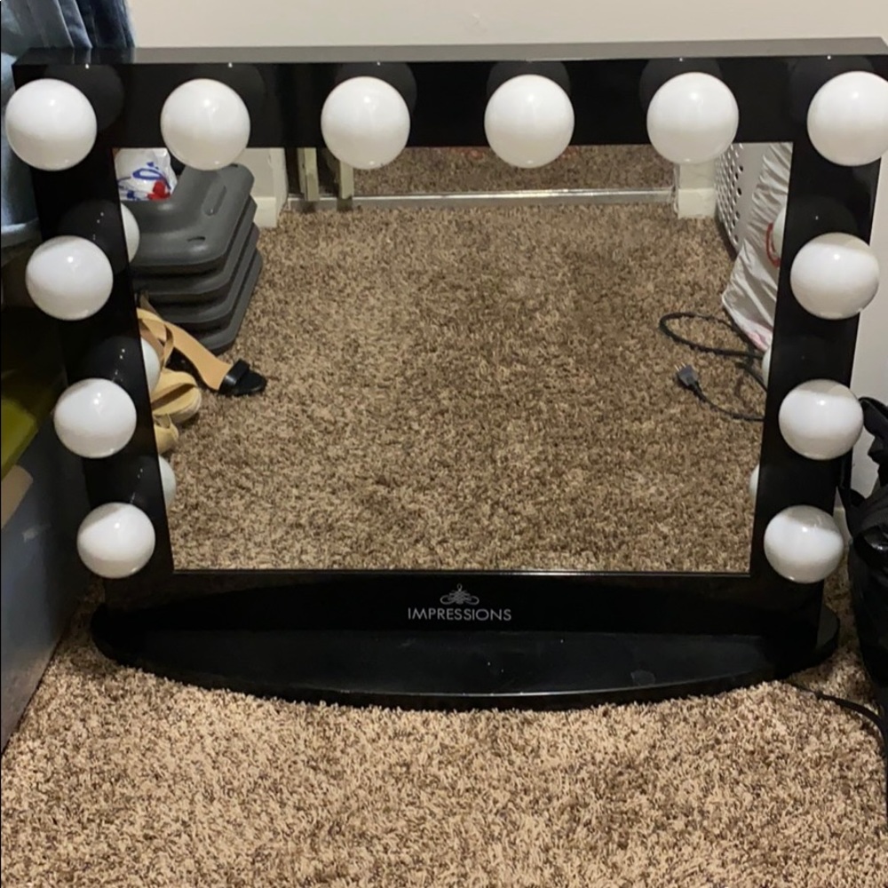 IMPRESSIONS VANITY HOLLYWOOD ICONIC® PLUS MIRROR